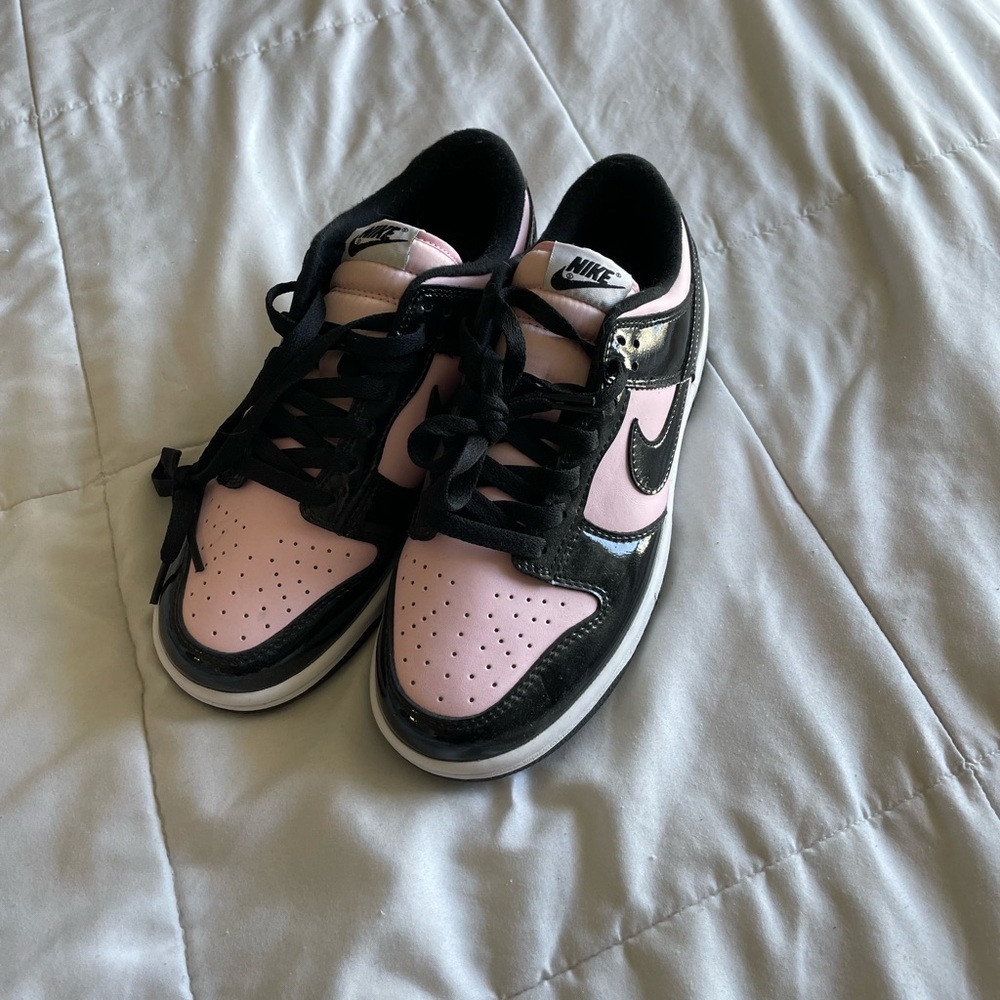 Nike Leather Pink and Black Shoes Size 8 Womens
